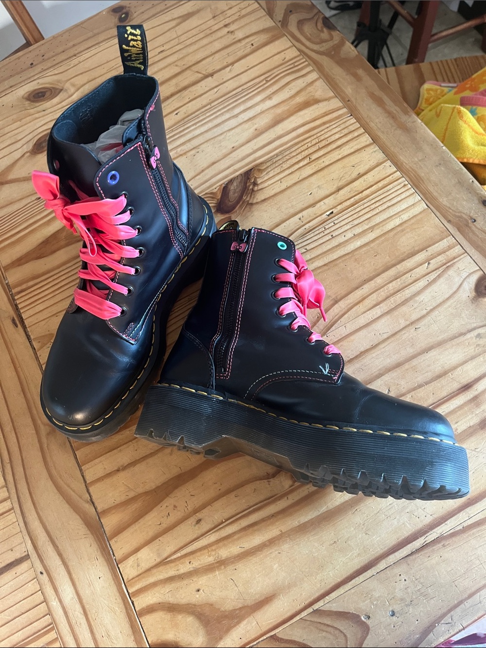 Dr. Martens x Hello Kitty and Friends Jadon - Picture 9 of 15
